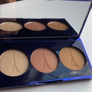 🌷NEW🌷 3 color illuminating highlight compact